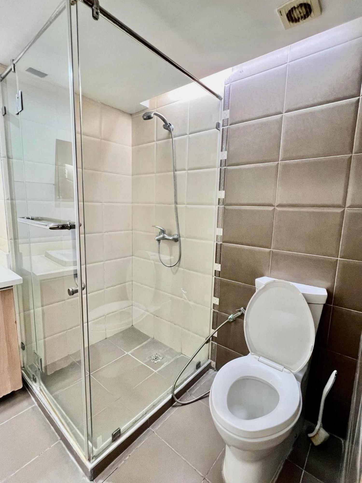 Spacious And Cozy 2-br In Apartment